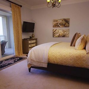 Deluxe Two-Bedroom Apartment