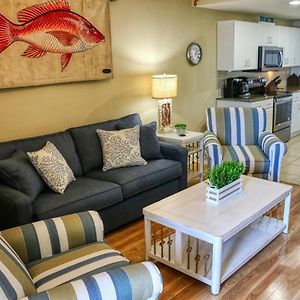 Deluxe One-Bedroom Apartment